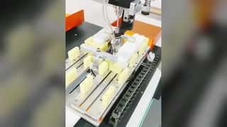 sprzęt śrubowy z pojedynczą głowicą i podwójną stacją